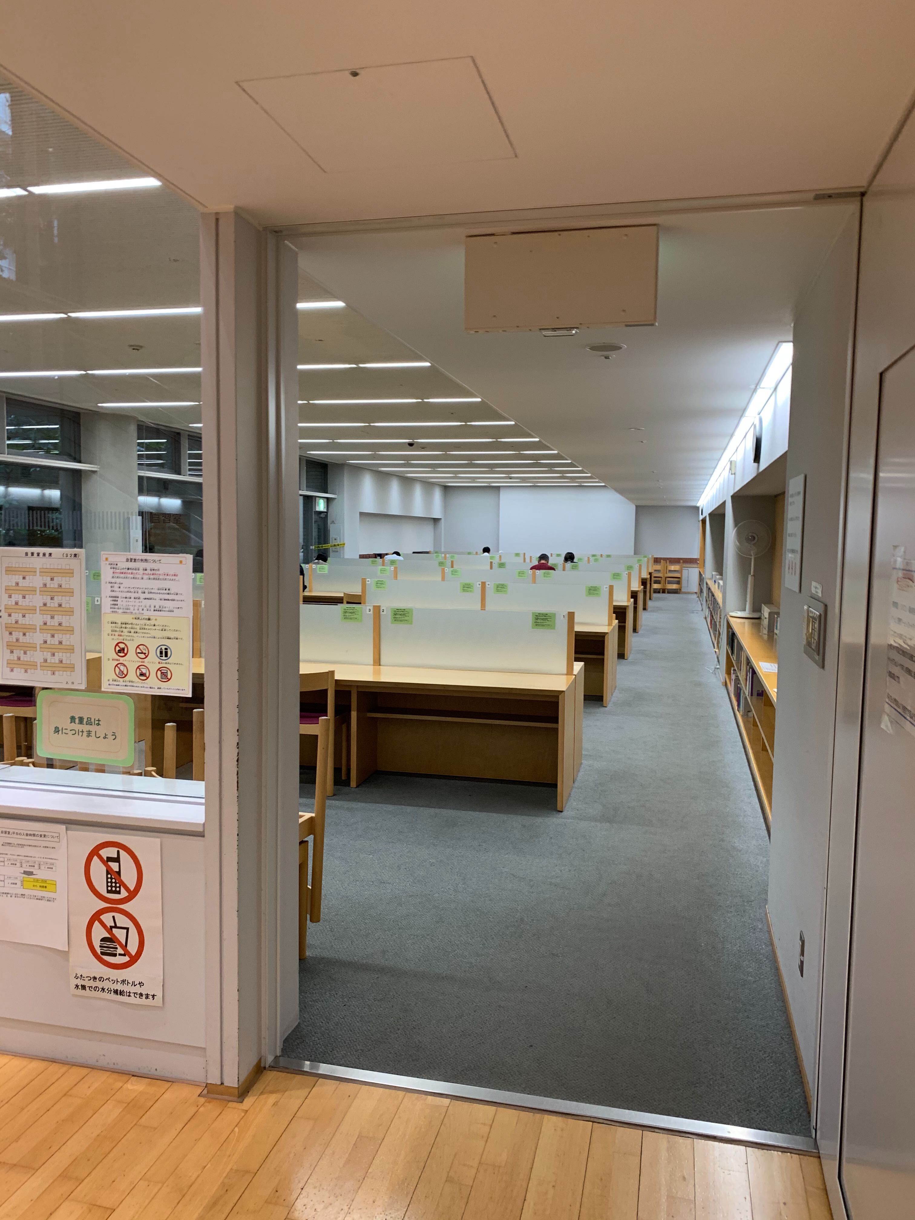 千葉市中央図書館の自習室